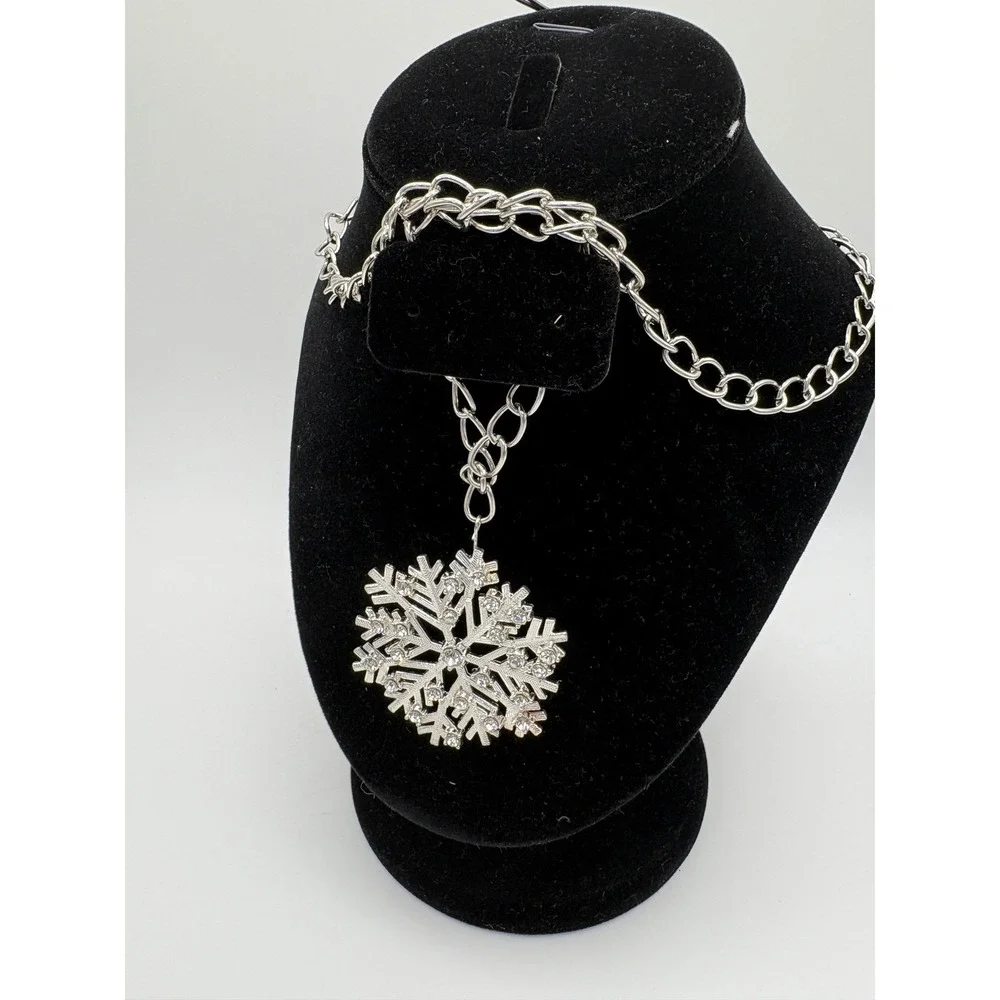 Women Silver Tone Snowflake Pendant Necklace Rhinestone Accents Chain Jewelry